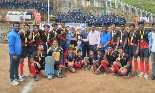 ஊட்டி கிரெசென்ட் பள்ளி மாணவர்கள் சாதனை