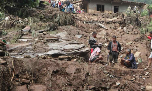 நேபாளத்தில் நிலச்சரிவில் சிக்கி 17 பேர் உயிரிப்பு- 11 பேர் காயங்களுடன் மீட்பு