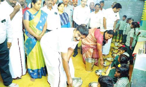 ேஜாதியம்பட்டி ஊராட்சி ஒன்றிய பள்ளியில் முதல்-அமைச்சரின் காலை உணவு திட்டம் - அமைச்சர்கள் தொடங்கி வைத்தனர்