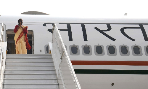 ராணி எலிசபெத்தின் இறுதிச்சடங்கில் பங்கேற்க லண்டன் சென்றடைந்தார் ஜனாதிபதி திரவுபதி முர்மு