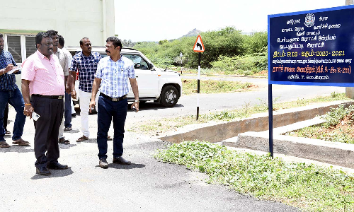 தேனி மாவட்டத்தில் வளர்ச்சித்திட்ட பணிகளை ஆய்வு செய்த கலெக்டர்