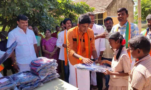 மடத்துக்குளத்தில் பிரதமர் மோடி பிறந்தநாள் விழா