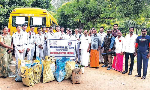 வனப்பகுதியில் 75 ஆயிரம் விதைப்பந்துகள் தூவப்பட்டன.