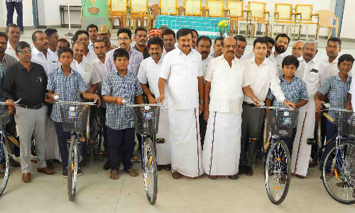 திருப்பூா் கல்வி மாவட்டத்தில் 1,663 மாணவா்களுக்கு விலையில்லா சைக்கிள் அமைச்சர் மு.பெ.சாமிநாதன் வழங்கினார்