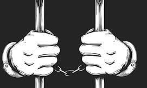 மது விற்ற பெண்கள் உள்பட 4 பேர் கைது