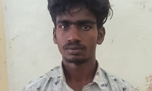 மோட்டார்  சைக்கிளில் சாராயம் கடத்திய வாலிபர் கைது