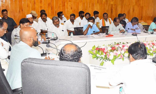 அரசின் திட்டங்கள்  மக்களுக்கு முழுமையாக சேர மத்திய மந்திரி அறிவுறுத்தல்