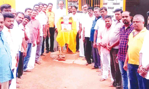 சவர தொழிலாளர் சங்கம் சார்பில் உலக முடிதிருத்துவோர் தின விழா