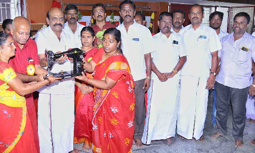 திருப்பூர்ஆதிபராசக்தி சித்தர் சக்திபீடம் சார்பில் பக்தர்களுக்கு நலத்திட்ட உதவி  செல்வராஜ் எம்.எல்.ஏ.,வழங்கினார்