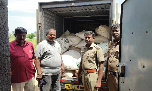 4 டன் ரேசன் அரிசி பறிமுதல்