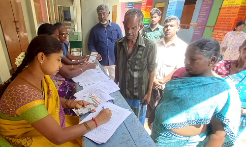 வாக்குசாவடிகளில் ஆதார் அட்டை இணைப்பு சிறப்பு முகாம்