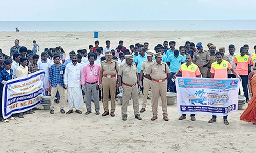 வேதாரண்யம் கடற்கரையில் தூய்மை பணி