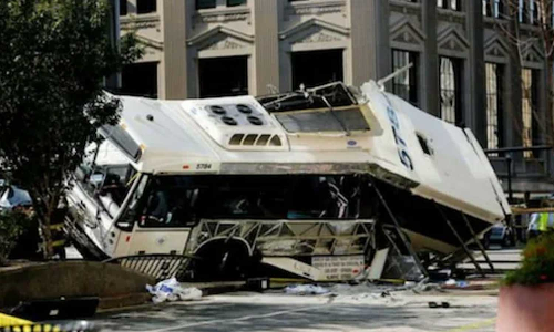 சீனாவில் பயங்கர விபத்து- பேருந்து கவிழ்ந்து 27 பேர் பலி