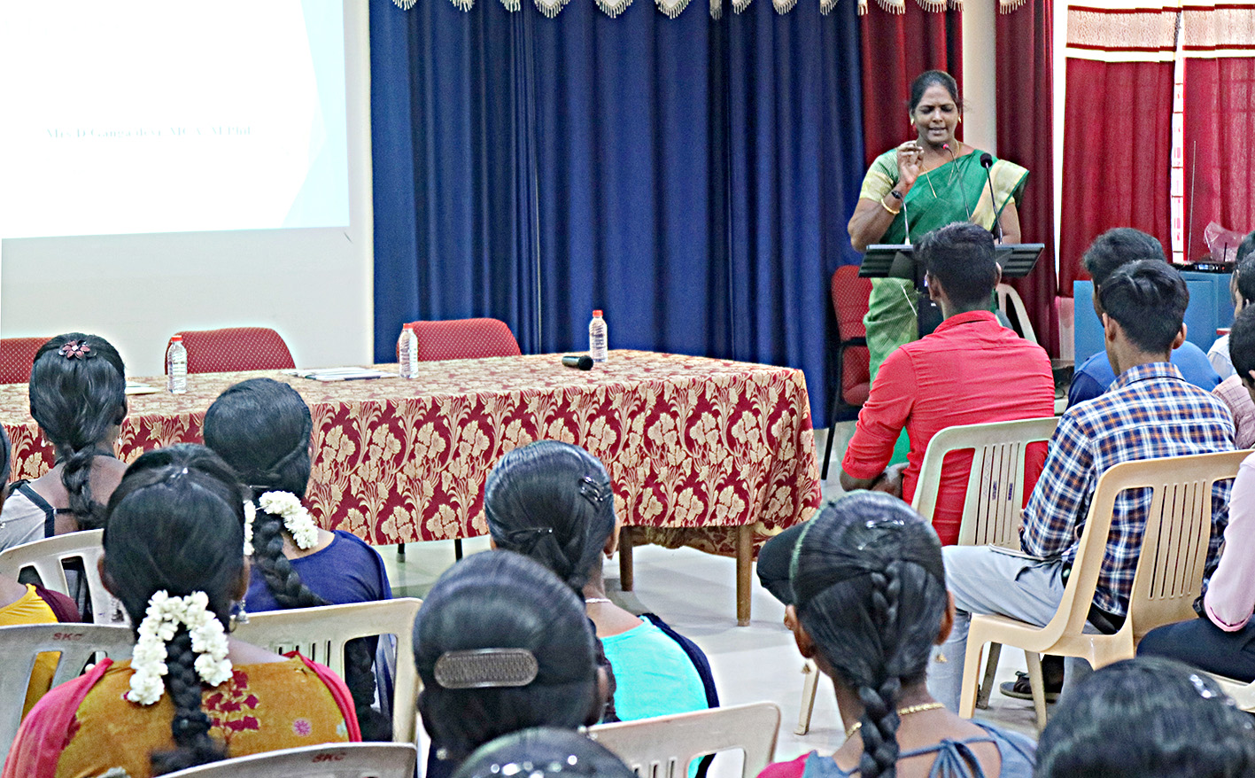 சிவகாசி காளீஸ்வரி கல்லூரியில் தகவல் தொழில்நுட்பவியல் துறை கருத்தரங்கு சிவகாசி காளீஸ்வரி கல்லூரியில் தகவல் தொழில்நுட்பவியல் துறை கருத்தரங்கு