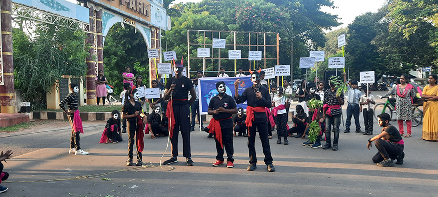 நெய்வேலி டவுன்ஷிப்பில் தெருக்கூத்து நடத்தி ஓசோன் பாதுகாப்பு பற்றிய விழிப்புணர்வை ஏற்படுத்திய மாணவர்கள் நெய்வேலி டவுன்ஷிப்பில் தெருக்கூத்து நடத்தி ஓசோன் பாதுகாப்பு பற்றிய விழிப்புணர்வை ஏற்படுத்திய மாணவர்கள்