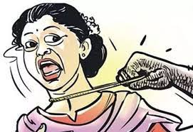 தூங்கிக்கொண்டிருந்த பெண்ணிடம் தாலி செயினை பறித்த கொள்ளையன் தூங்கிக்கொண்டிருந்த பெண்ணிடம் தாலி செயினை பறித்த கொள்ளையன்