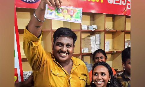 கேரளா ஆட்டோ டிரைவருக்கு பம்பர் பரிசு- லாட்டரியில் ரூ.25 கோடி கிடைத்தது