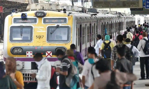 மின்சார ரெயிலில் 23 ஆண்டுகளாக ஓசிப்பயணம் செய்தவர் பிடிபட்டார்