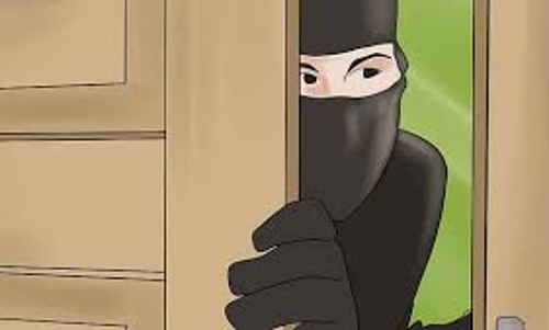 கடைகளை உடைத்து கொள்ளை