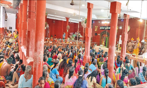 சாமிதோப்பு அய்யா வைகுண்டசாமி தலைமைப்பதியில் திரண்ட பக்தர்கள்