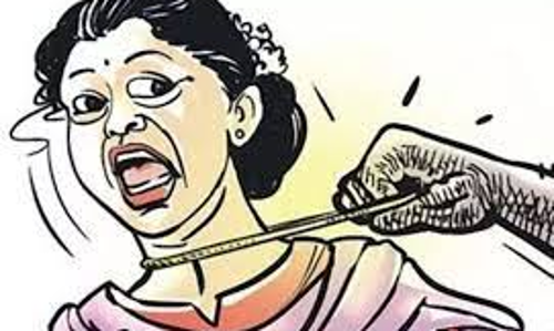 தூங்கிக்கொண்டிருந்த பெண்ணிடம் தாலி செயினை பறித்த கொள்ளையன்