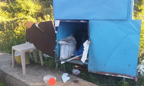 கோத்தகிரியில் பெட்டிக்கடையை உடைத்த கரடிகள்