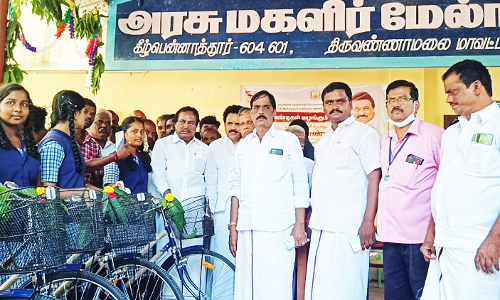 அரசு பள்ளி மாணவர்களுக்கு இலவச சைக்கிள்