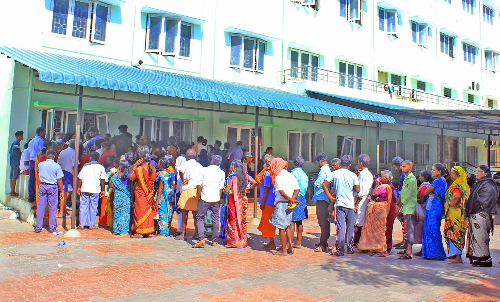 நெல்லை அரசு ஆஸ்பத்திரியில் கணினி மூலம் ரத்த பரிசோதனை முடிவு கிடைக்க ஏற்பாடு- மருத்துவக்கல்லூரி டீன் தகவல்