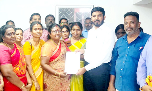 அரசு பள்ளி மாணவர்களுக்கு நலத்திட்டங்கள் கிடைக்க செய்ய வேண்டும்- எம்.எல்.ஏ.விடம் ஆசிரியர்கள் கோரிக்கை