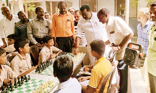 அரசு பள்ளியில் சோழமண்டல செஸ் போட்டி