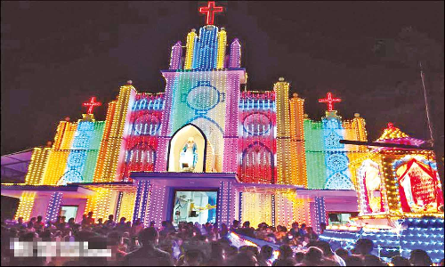 கூடலூரில் தூய மரியன்னை ஆலய தேர் பவனி: திரளானோர் பங்கேற்பு