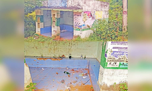 வருசநாடு அருகே சமூக விரோதிகளின் கூடாரமாக மாறிய பயணிகள் நிழற்குடை