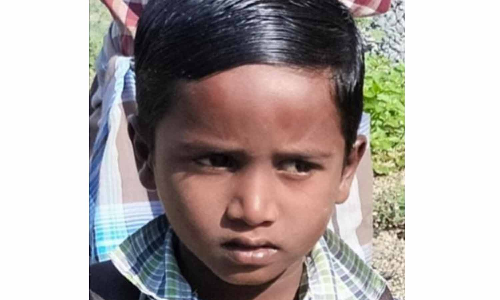 அம்மாபேட்டை அருகே கட்டிடம் கட்ட அஸ்திவாரம் தோண்டப்பட்ட குழியில் விழுந்து சிறுவன் பலி