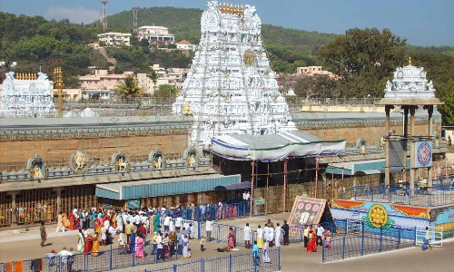 திருப்பதி ஏழுமலையானை தரிசிக்க நவம்பர் மாதத்துக்கான ரூ.300 டிக்கெட்டுகள் நாளை வெளியீடு