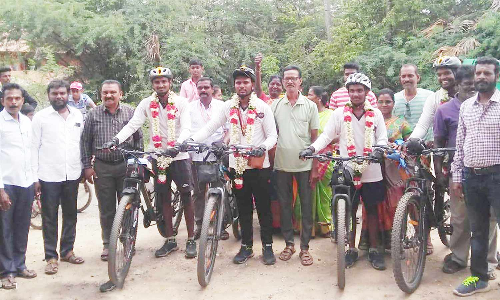 தமிழகம் முழுவதும் 45 நாட்கள் பயணம்- போதைப்பொருள் விழிப்புணர்வு ஏற்படுத்திய மாணவர்களுக்கு பாராட்டு