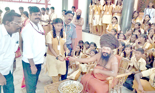 விளையாட்டு போட்டியில் வென்ற மாணவர்களுக்கு தருமபுரம் ஆதீனம் பாராட்டு