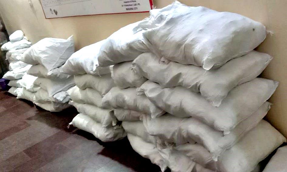 மதுரையில் மொபட்டில் குட்கா கடத்திய வடமாநில வாலிபர்கள் கைது