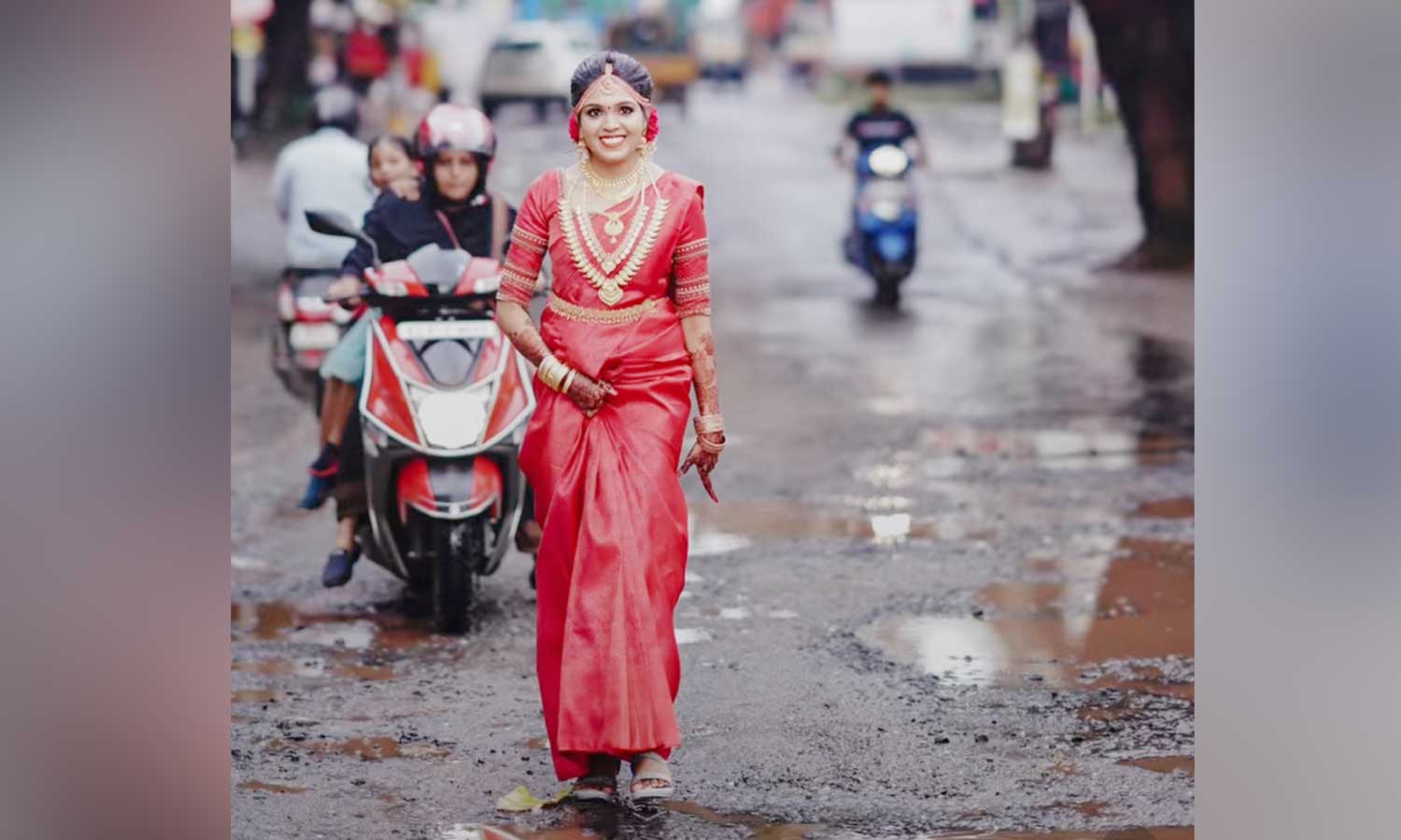 குண்டும், குழியுமான சாலைகளில் திருமண போட்டோ ஷூட் நடத்திய மணமகள் குண்டும், குழியுமான சாலைகளில் திருமண போட்டோ ஷூட் நடத்திய மணமகள்