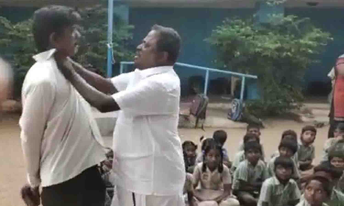 தலைமை ஆசிரியரை தாக்கிய தி.மு.க.கவுன்சிலரின் கணவர் - சமூக வலைதளங்களில் வைரலாகும் வீடியோ