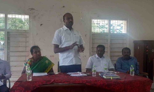 பொங்கலூர் ஒன்றியத்திற்கு முறையாக குடிநீர் வழங்க வேண்டும் -  கவுன்சிலர்கள் வலியுறுத்தல்