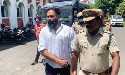 உதவி ஜெயிலர் குடும்பத்தை தீ வைத்து எரிக்க முயற்சி:  பிரபல ரவுடி தனசேகரனை போலீஸ் காவலில் விசாரிக்க அனுமதி