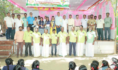 சுரண்டை சிவகுருநாதபுரம் இந்தியன் இளைஞர் சுய உதவி குழு சார்பில்  மாணவ, மாணவிகளுக்கு பரிசளிப்பு விழா