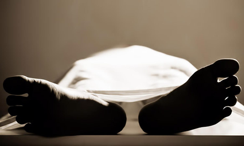 ரெயில் முன் பாய்ந்து முதியவர் தற்கொலை