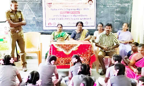 கல்லிடைக்குறிச்சி அரசு மேல்நிலைப்பள்ளியில்  வளர் இளம் பெண்களுக்கு பயிற்சி