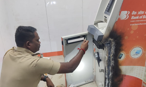 ஏ.டி.எம். எந்திரத்தை அறுத்து கொள்ளை முயற்சி