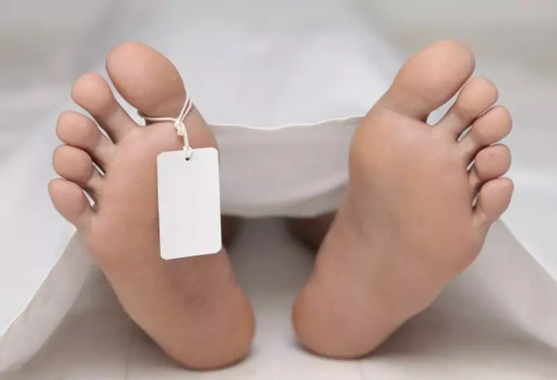 கிணற்றில் அழுகிய நிலையில் வாலிபர் பிணம் கிணற்றில் அழுகிய நிலையில் வாலிபர் பிணம்