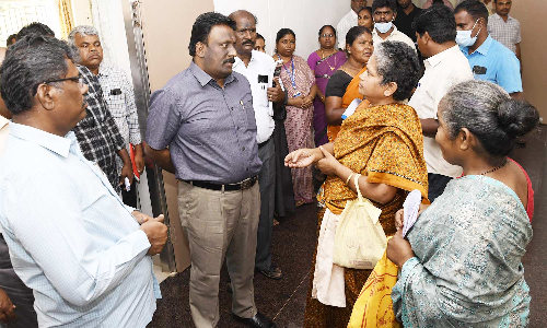 யூனியன், வட்டாட்சியர் அலுவலகத்தில் கலெக்டர் ஆய்வு