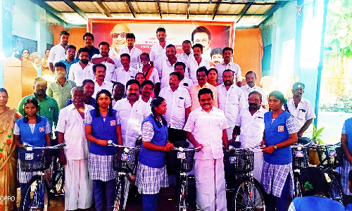 நிலக்கோட்டை யூனியனில் 1200 பள்ளி மாணவ, மாணவிகளுக்கு இலவச சைக்கிள்கள்