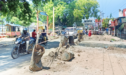 பாலம் கட்டும் பணிகளால் போக்குவரத்து பாதிப்பு