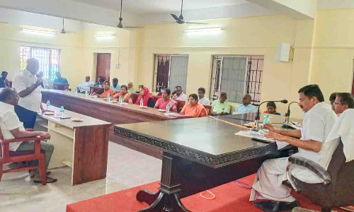 44-வது வார்டில் அடிப்படை வசதிகளை உடனடியாக செய்து தர வேண்டும் - கவுன்சிலர் கண்ணப்பன் பேச்சு